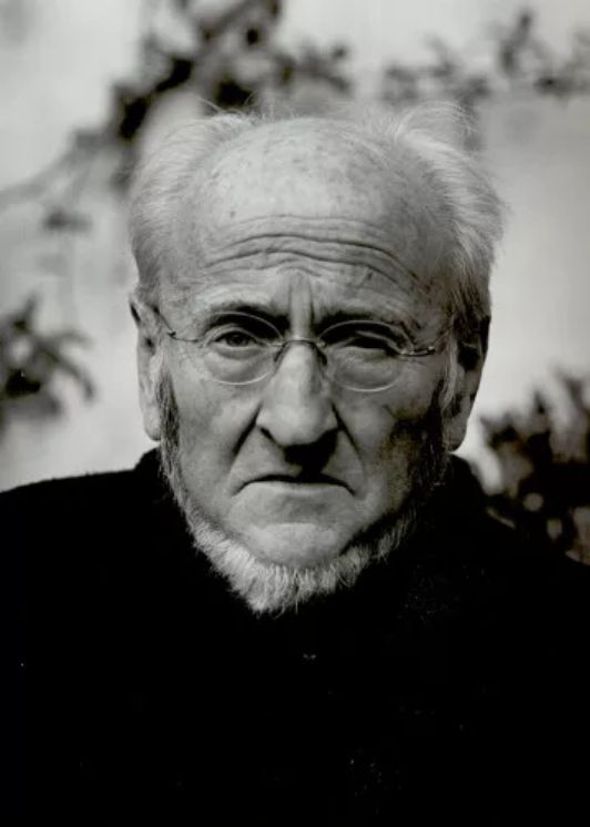 Académico Álvaro Pombo