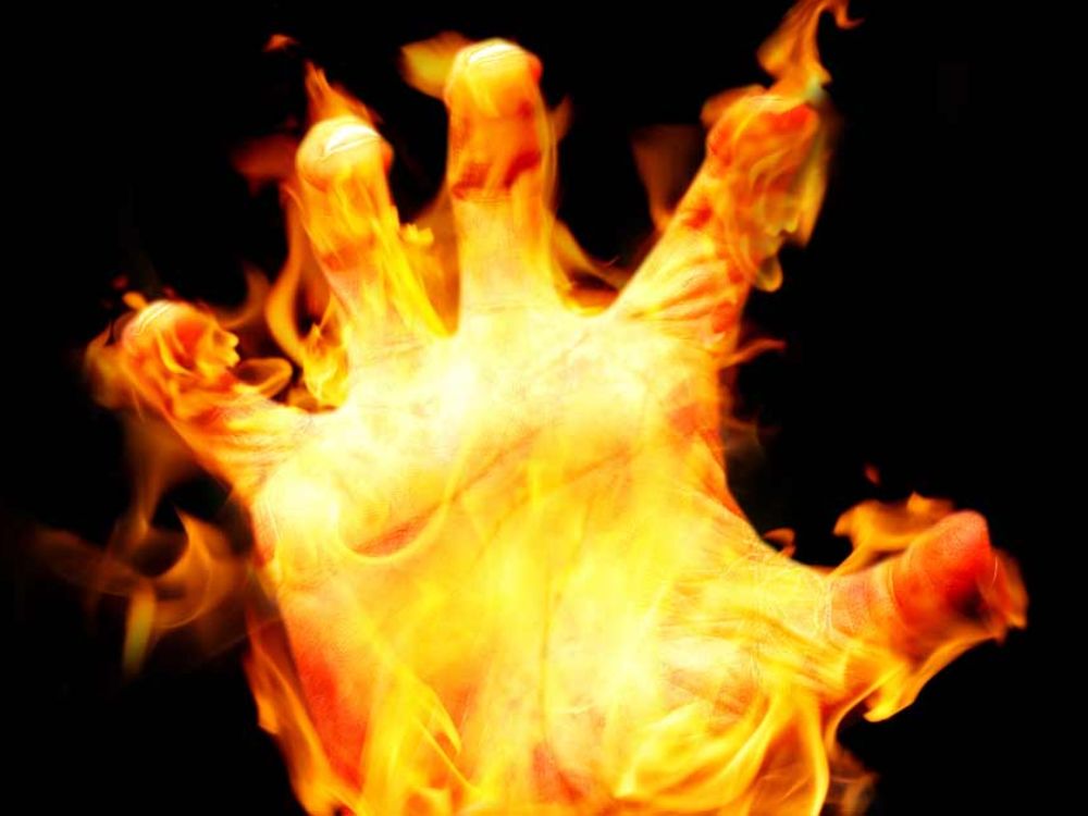 Poner la mano en el fuego