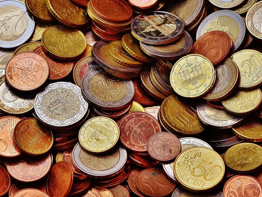 ¿Para qué sirven las líneas divisorias en monedas?