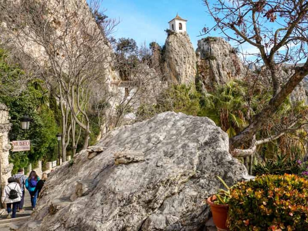 Guadalest: valle, río, pueblo y embalse