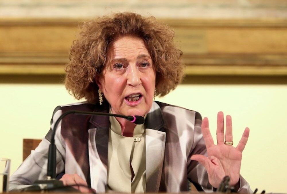 Carmen Iglesias, con «E»