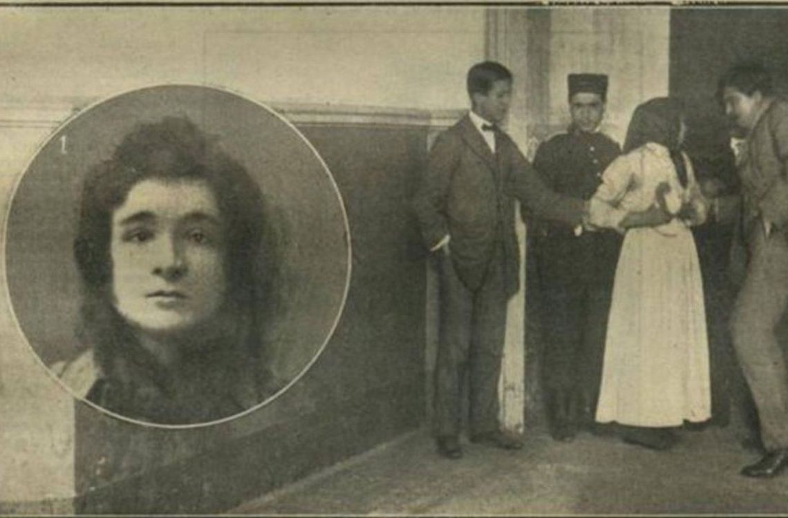 Collage fotográfico con un primer plano de Enriqueta Martí , la vampira del Raval, superpuesto sobre una imagen general de su detención en Barcelona en 1912